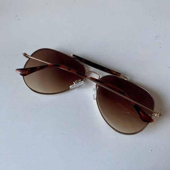 Retro Classic Aviator Sunglasses with Brow Bar Design - Picture 3 of 4